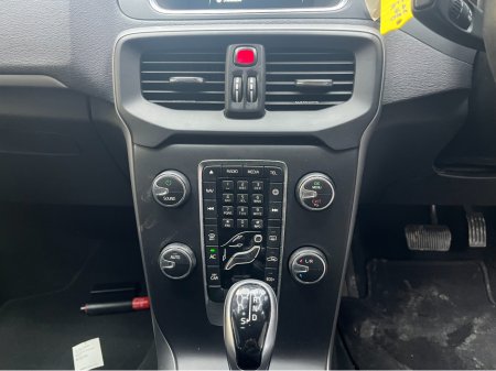 2017 Volvo V40 €14950! 2017 VOLVO V40 AUTOMATIC  T3 KINETIC 1.5 AUTOMATIC / REVERSE CAMERA €14,950 thumbnail