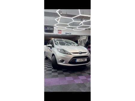 2011 Ford Fiesta - thumbnail 2