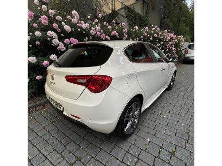 2015 Alfa Romeo Giulietta - thumbnail 7