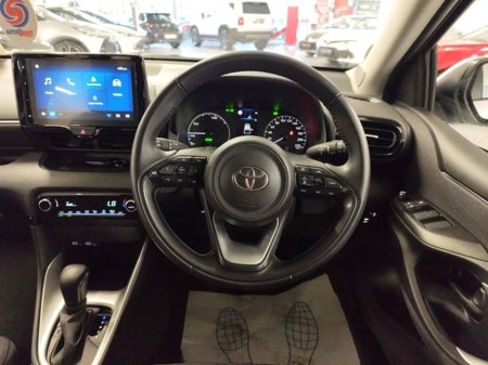 2024 Toyota Yaris HYBRID LUNA €26,950 thumbnail