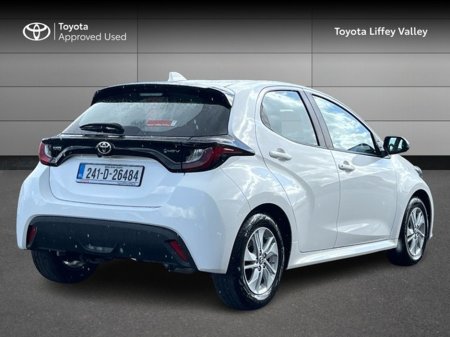 2024 Toyota Yaris - thumbnail 2