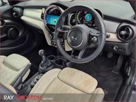 2022 MINI Hatch Cooper Exclusive €26,500 thumbnail