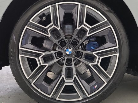 2025 BMW 5 Series - thumbnail 14
