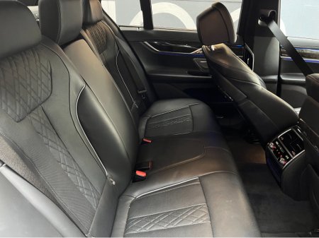 2016 BMW 7 Series 2016 BMW 740E IPERFORMANCE M-SPORT 2.0 AUTOMATIC / CRUISE CONTROL / 360° PARKING CAMERA / ELECTRIC MEMORY HEATED & MASSAGING SEATS / HEATED REAR SEATS / PANORAMIC SUNROOF / PADDLE SHIFTERS AND MORE thumbnail