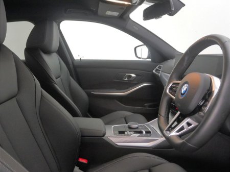 2025 BMW 3 Series - thumbnail 12