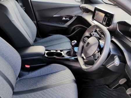 2025 Peugeot 2008 - thumbnail 9