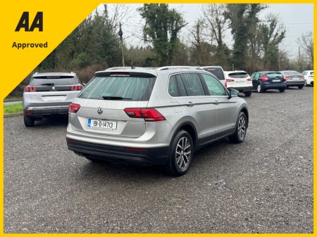 2019 Volkswagen Tiguan CL 2.0 TDI MANUAL 6SPEED FWD 150HP 5DR €22,750 thumbnail