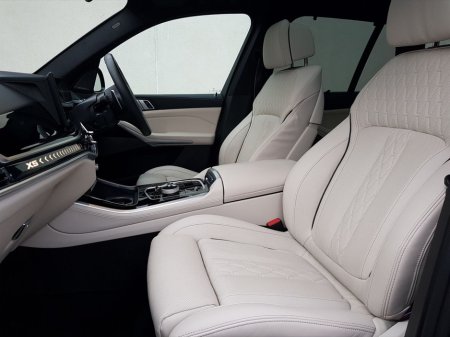 2025 BMW X5 xDrive50e M Sport thumbnail