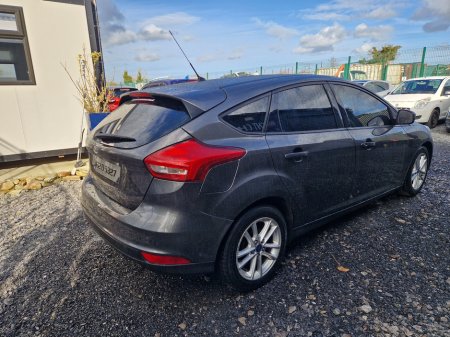 2016 Ford Focus - thumbnail 6