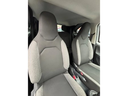 2022 Toyota Aygo 1.0 VVT-i x-play Smartphone €13,900 thumbnail