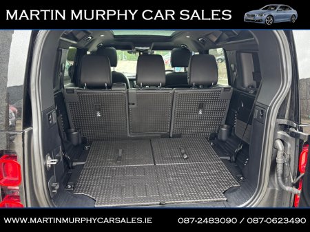 2023 Land Rover Defender 110 3.0 D250 X-DYNAMIC 7 SEATS €89,950 thumbnail