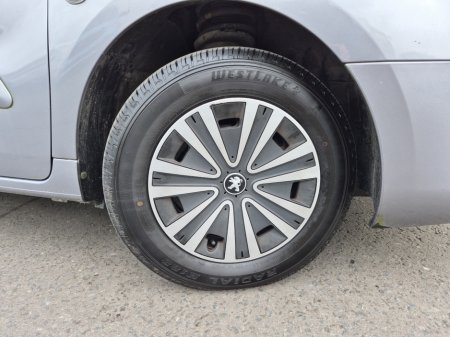 2017 Peugeot Partner - thumbnail 5