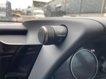 2022 Lexus UX 250 H 2.0 250h F Sport Design SUV 5dr Petrol Hybrid E-CVT Euro 6 (s/s) (184 ps) thumbnail