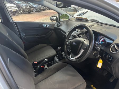 2016 Ford Fiesta - thumbnail 14