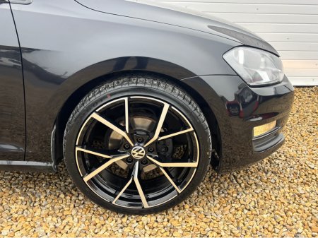 2015 Volkswagen Golf 1.6 TDI MATCH BLUEMOTION 105PS 5 5DR €11,950 thumbnail