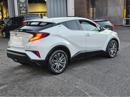 2022 Toyota C-HR 1.8 HYBRID SOL 4DR AUTO €21,450