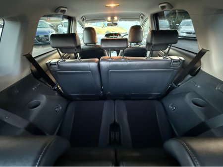 2013 Toyota Prius Alpha - thumbnail 4