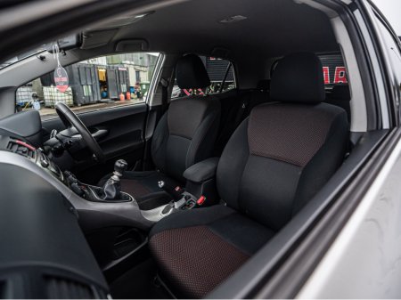 2012 Toyota Auris 2012 Auris 1.4d/New NCT/Irish car/Warranty €5,888 thumbnail