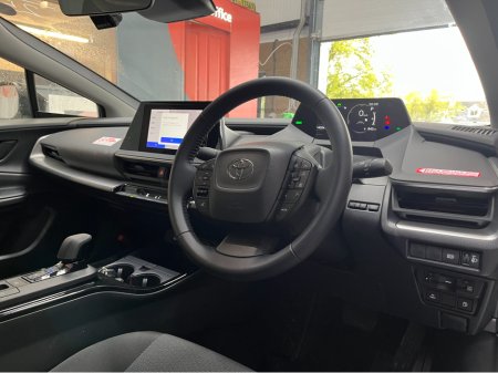 2025 Toyota Prius - thumbnail 9