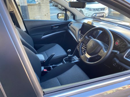 2025 Suzuki S-CROSS 1.4 B/JET HYBRID MOTIO €33,000 thumbnail