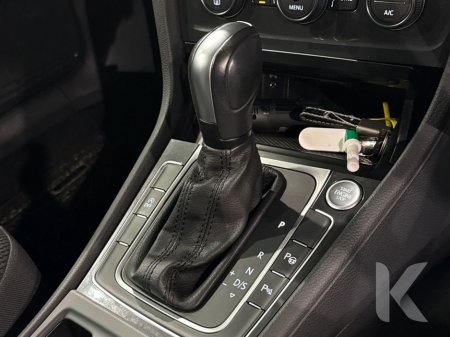 2020 Volkswagen Golf COMFORT LINE MEISTER - UPGRADED FACTORY ALLOYS - CRUISE CONTROL - REVERSE CAMERA - DIGITAL DASH €21,950 thumbnail