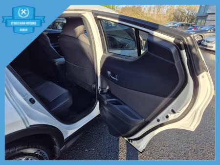 2022 Toyota C-HR / 2022 / 1.8 HYBRID / AUTOMATIC €19,999 thumbnail