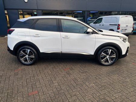 2019 Peugeot 3008 1.2 PureTech 130bhp Allure €18,950 thumbnail
