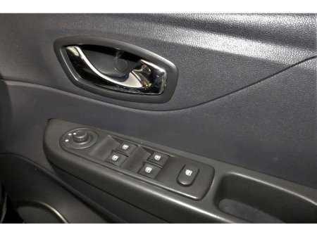 2017 Renault Captur 1.5 DCI 5SPD LIFE 90BHP EU6 €10,890 thumbnail