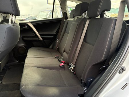 2015 Toyota Rav4 - thumbnail 9