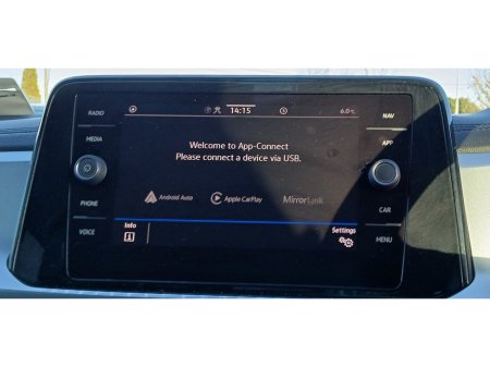 2023 Volkswagen T-Roc LIFE 2.0TDI 116HP *APP CONNECT, REVERSING CAMERA & MORE!* thumbnail