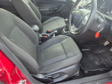 2016 Ford Fiesta - view 3