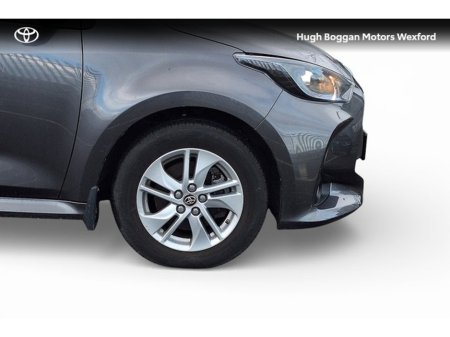 2023 Toyota Yaris HYBRID LUNA,RIDICOUSLY LOW MILEAGE! €23,995 thumbnail