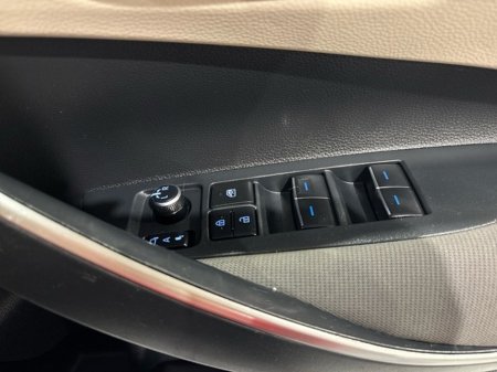 2021 Toyota Corolla HYBRID LUNA SPORT 4DR AUTO €22,950 thumbnail