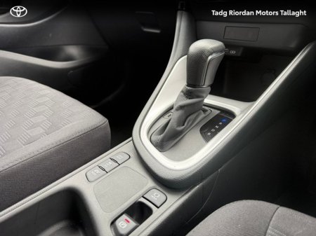 2024 Toyota Yaris Yaris Hybrid 115 Luna €25,950 thumbnail