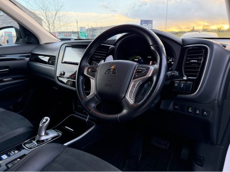 2020 Mitsubishi Outlander 4X4 Plug-in Hybrid - High Spec - Like New €24,750 thumbnail