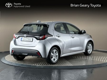 2023 Toyota Yaris HYBRID LUNA €23,950 thumbnail