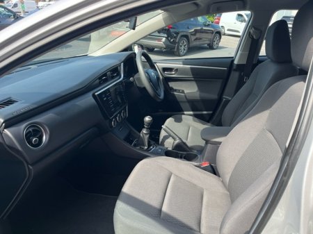 2017 Toyota Corolla COROLLA 1.33 TERRA €16,500 thumbnail