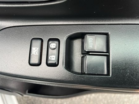 2019 Toyota Yaris - thumbnail 11