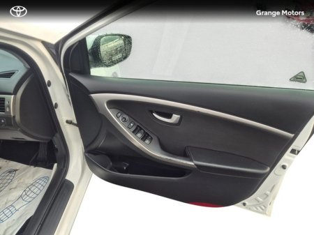 2016 Hyundai i30 1.6 CRDI DELUXE 5DR €11,950 thumbnail