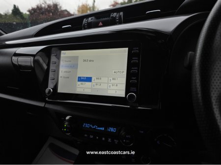 2023 Toyota Hilux GR EDITION 2.4D 360 REV CAMERA  4X4 HALF LEATHER  SEATS - €48,500 thumbnail