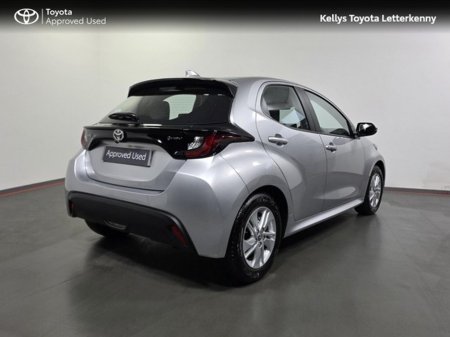 2025 Toyota Yaris - thumbnail 2