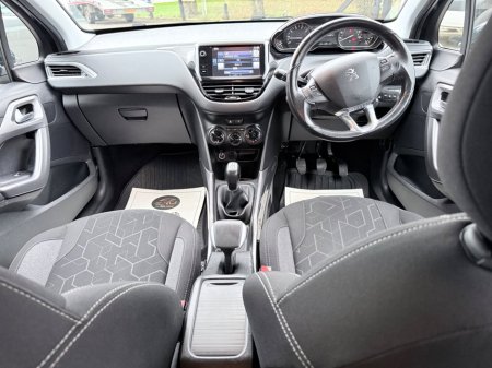 2017 Peugeot 2008 - thumbnail 13