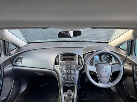 2012 Opel Astra - thumbnail 8