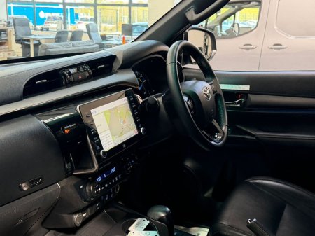 2022 Toyota Hilux - thumbnail 16