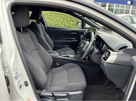 2020 Toyota C-HR HYBRID LUNA SPORT AUTOMATIC 1.8 PETROL //ADAPTIVE CRUISE CONTROL//KEYLESS ENTRY//REVERSE CAMERA//HEATED SEATS// €22,950 thumbnail