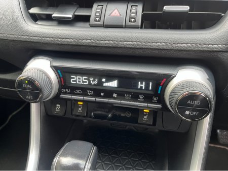 2021 Toyota Rav4 SOL AUTOMATIC HYBRID 2.5 PETROL //FULL LEATHER HEATED SEATS//REVERSE CAMERA//SAT NAV//KEYLESS ENTRY//IRISH CAR// €32,950 thumbnail