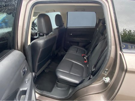 2016 Mitsubishi Outlander 2.3 DSL  4WD 6 SPEED 7 SEATER  TINY  KMS  FULL  SERVICE HISTORY €15,950 thumbnail