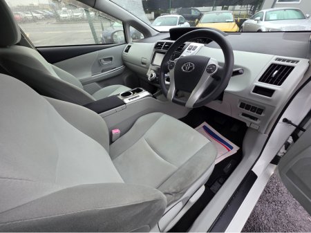 2013 Toyota Prius Alpha (7 Seater) - SELF CHARGING HYBRID -ALLOYS - REVERSE CAMERA - SIMI DEALER - LOW ROAD TAX BAND €13,450 thumbnail