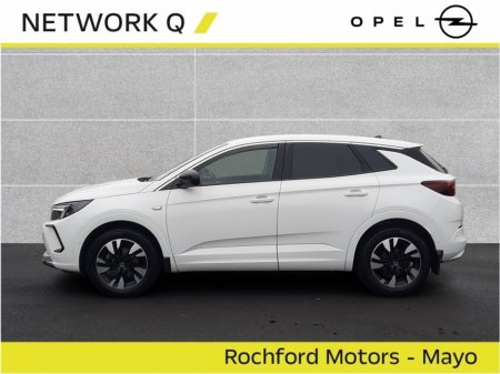 2024 Opel Grandland X Elegance 1.2 130PS  Auto  *** LIKE NEW *** €33,950