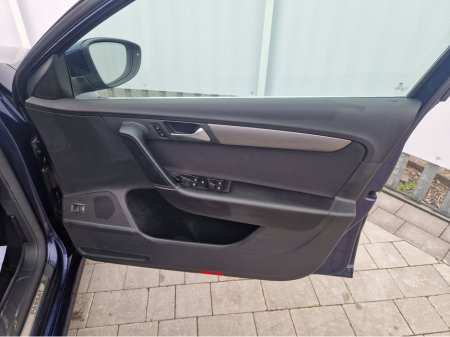 2012 Volkswagen Passat - thumbnail 15